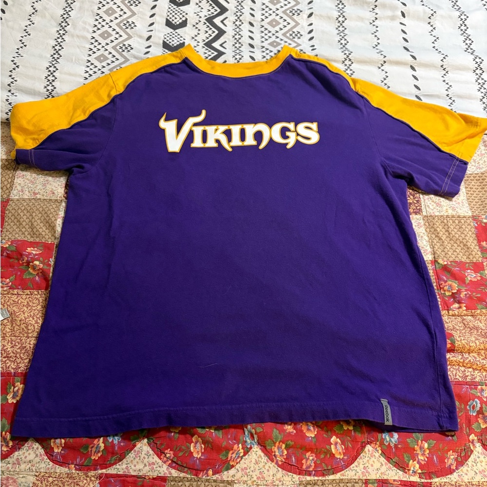 Reebok Minnesota Vikings Purple and Yellow men’s extra large Tee